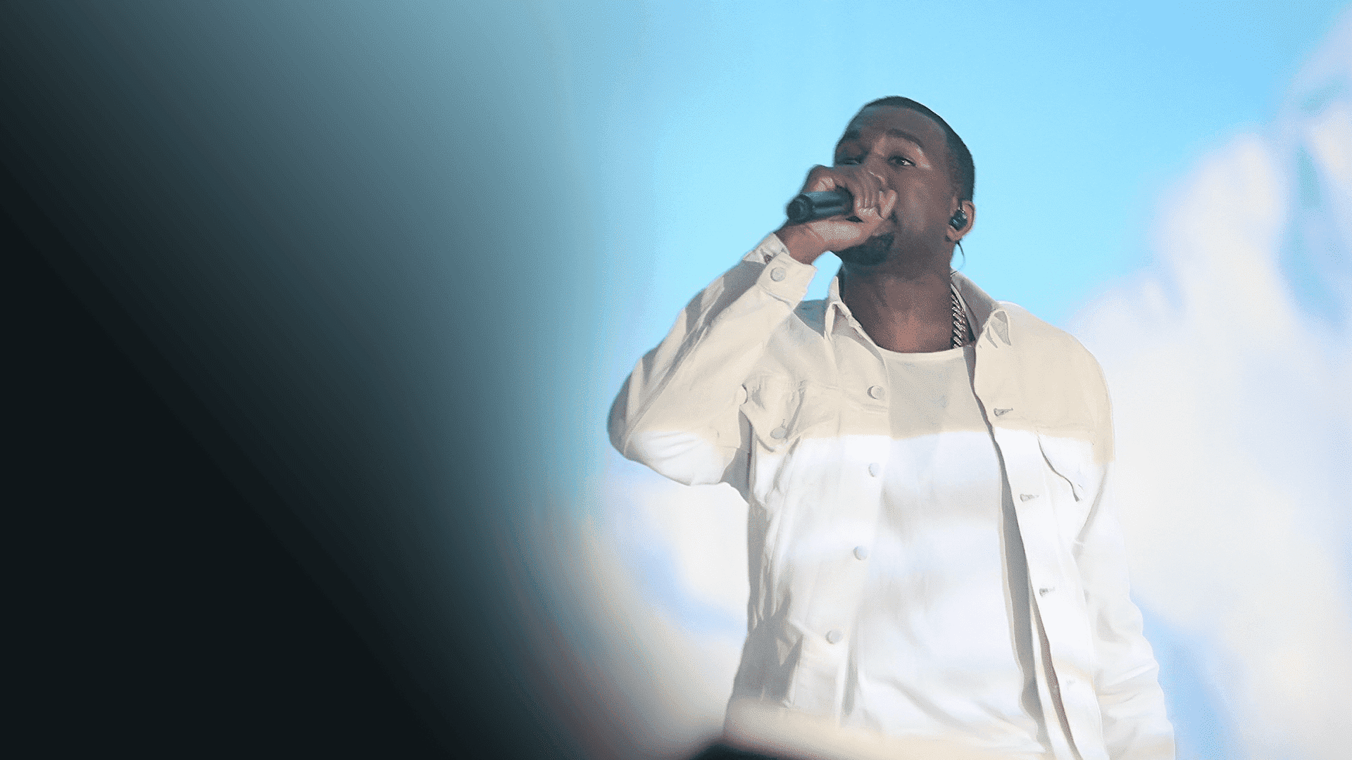 Kanye West Performs Jesus Walks at World Music Awards