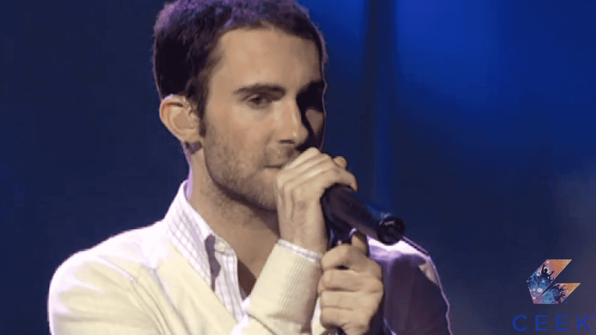 Maroon 5 Perform She Will Be Loved at the World Music Awards